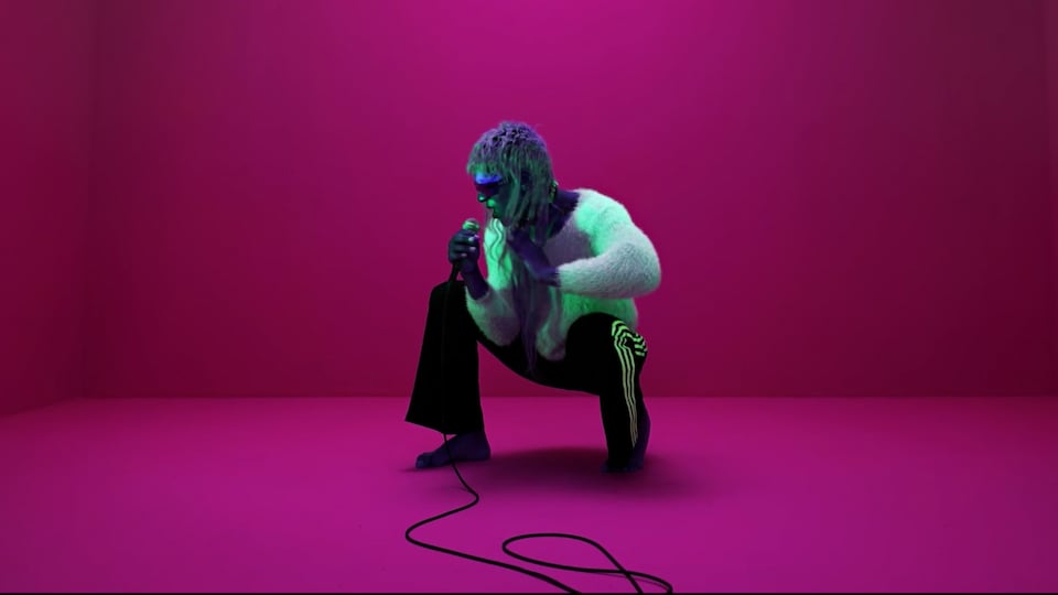 L'artiste Mykki Blanco, dans le vidéoclip de la chanson « I´m In A Mood ».