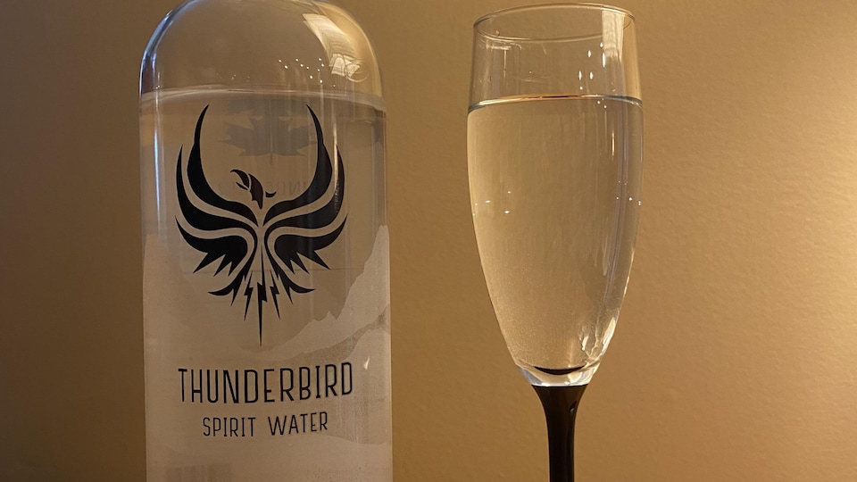 Thunderbird spirit water, une eau de source d’une grande pureté embouteillée par les membres de la Nation Uchuklesaht de l'ïle de Vancouver
