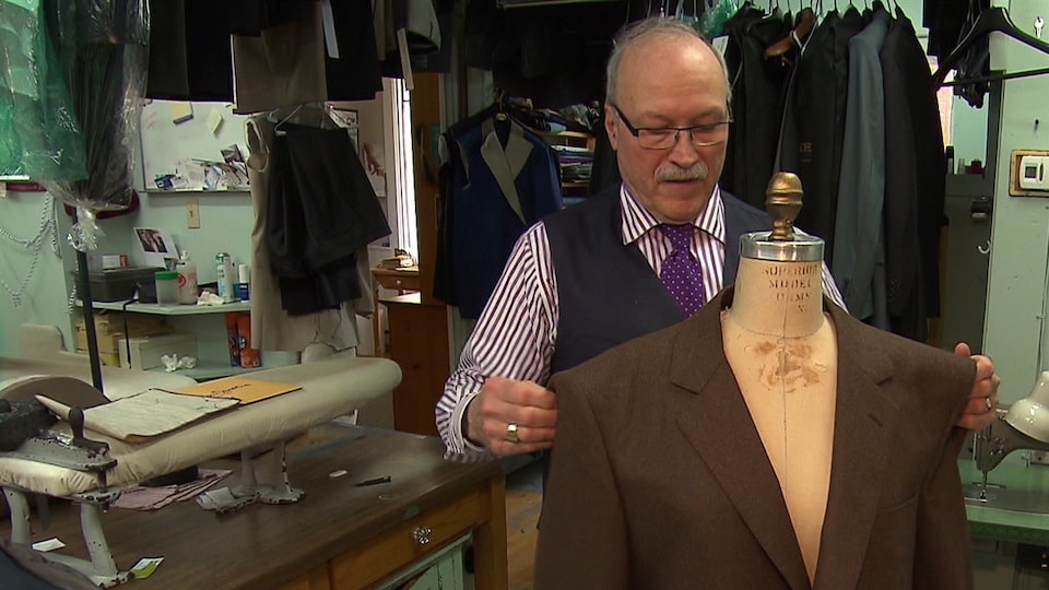 Jean Gamache de Granby, exerce le métier de tailleur depuis 60 ans.