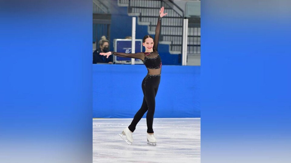 Ensemble De Trois Patins à Glace Pour Le Patinage Artistique En Hiver Patinoire Exterieure Illustrations Vectorielles Dessinees A La Main