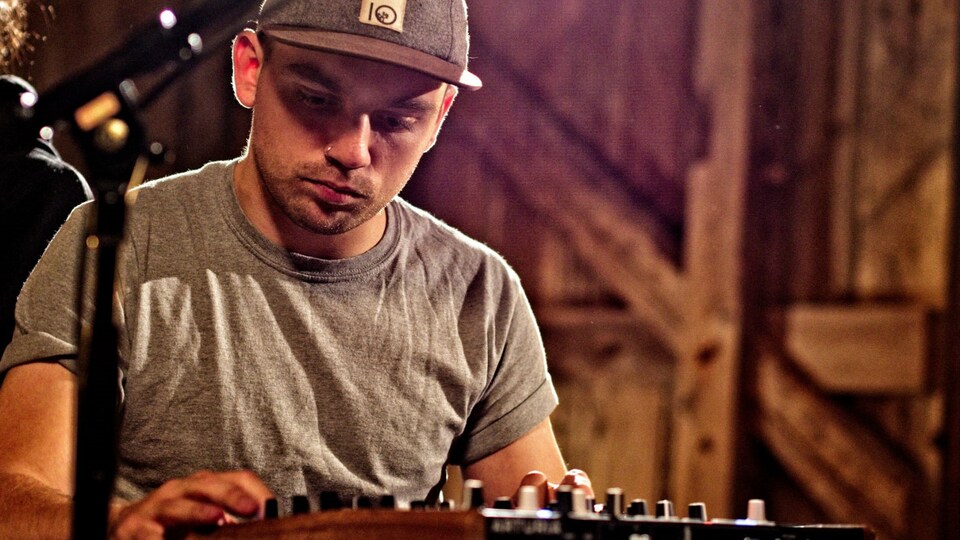 Shawn Jobin joue de la musique. (archives)