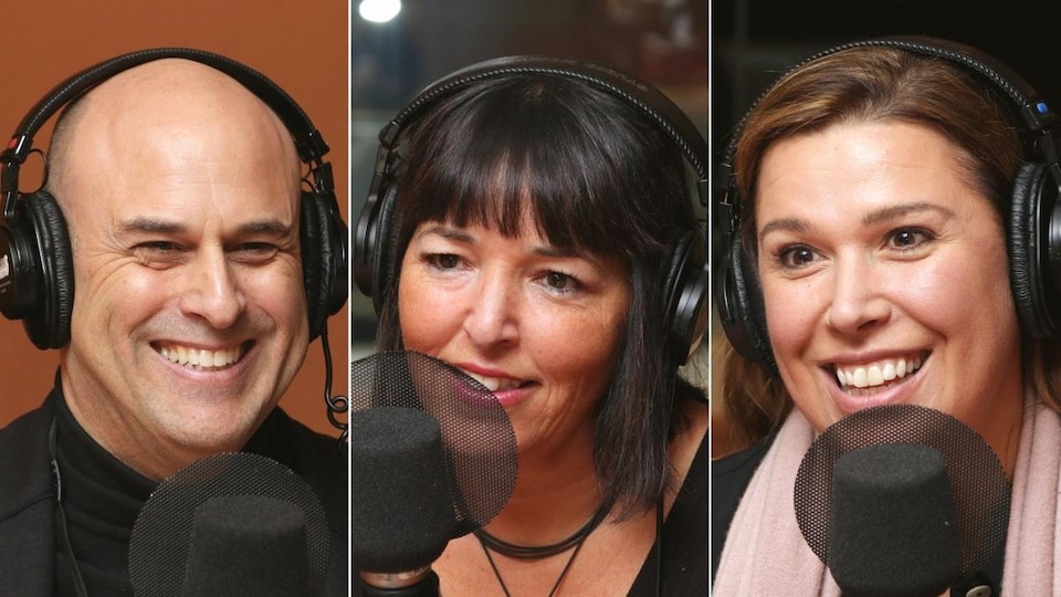 Maxime Vanasse, Mériem Chaieb et Marilou Hainault devant des micros de radio.