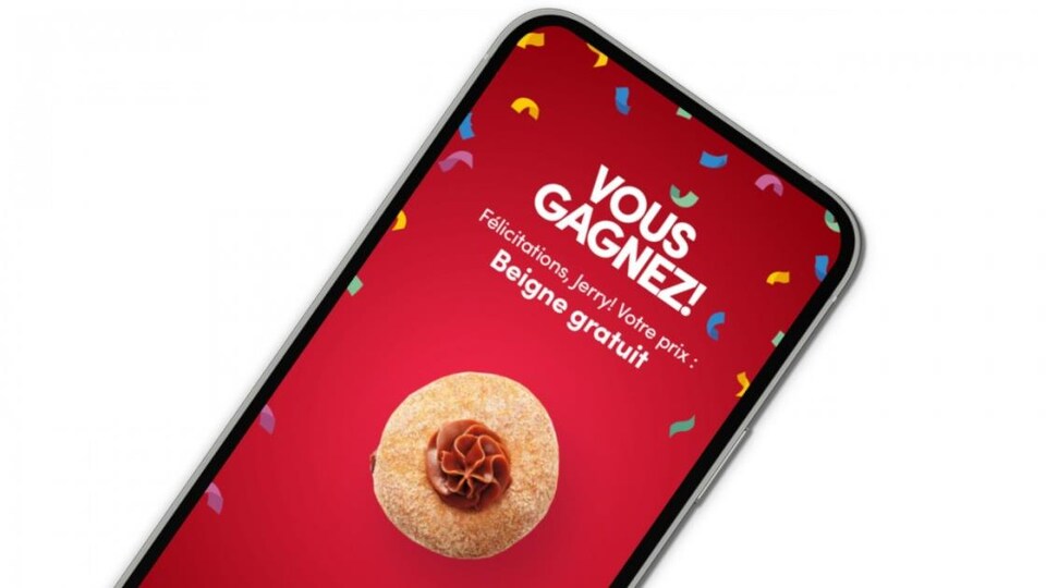 Capture d'écran d'un cellulaire sur lequel est affiché la mention : vous gagnez, félicitations Jerry, votre prix est un beigne gratuit.