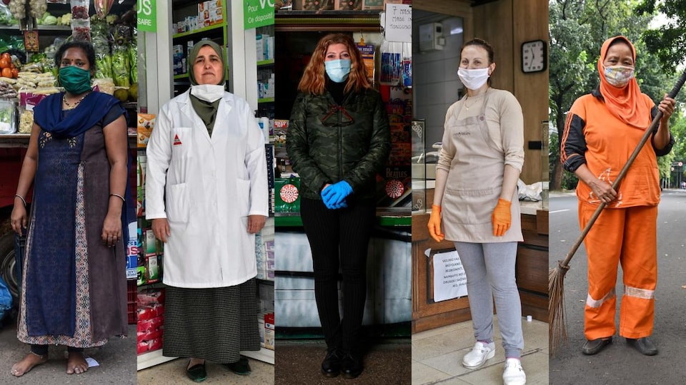 Cinq femmes en tenue de travail de vendeuse de fruits et légumes, de pharmacienne, de vendeuse de journaux, de boulangère et d'agente d'entretien des rues, portant des masques.