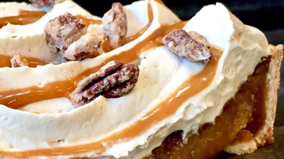 Photo en gros plan d'une part de tarte au sucre.