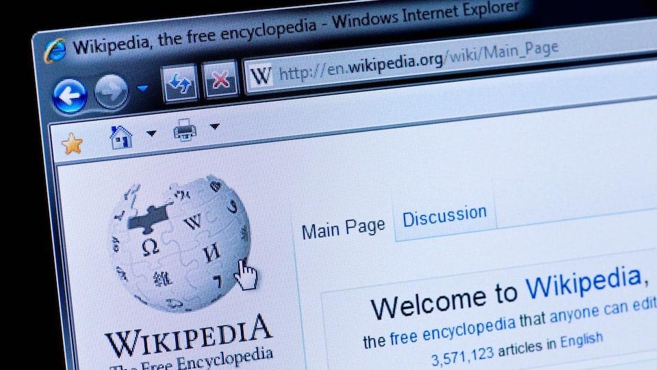 Une photo de la page d'accueil en anglais du site web de Wikipédia.