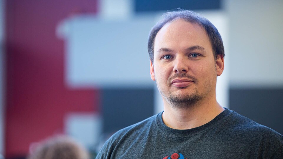 Le chroniqueur techno et jeux vidéo Pierre-Mark Lavoie de l'émission « Au coeur du monde ».