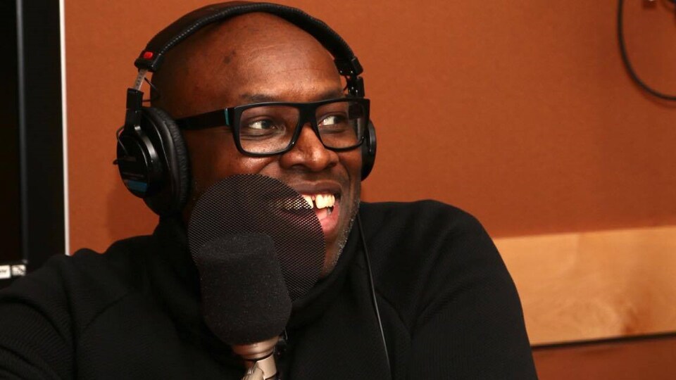 Didier Lucien est visiblement heureux de jouer le dictateur, le temps de quelques minutes.
