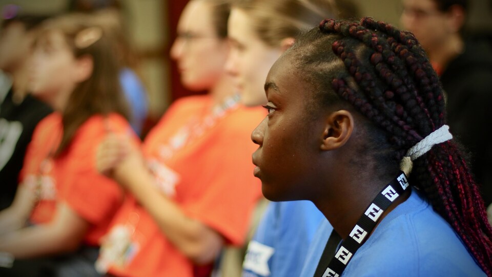Des ambassadeurs écoutent attentivement une des conférences au FNJA 2019.