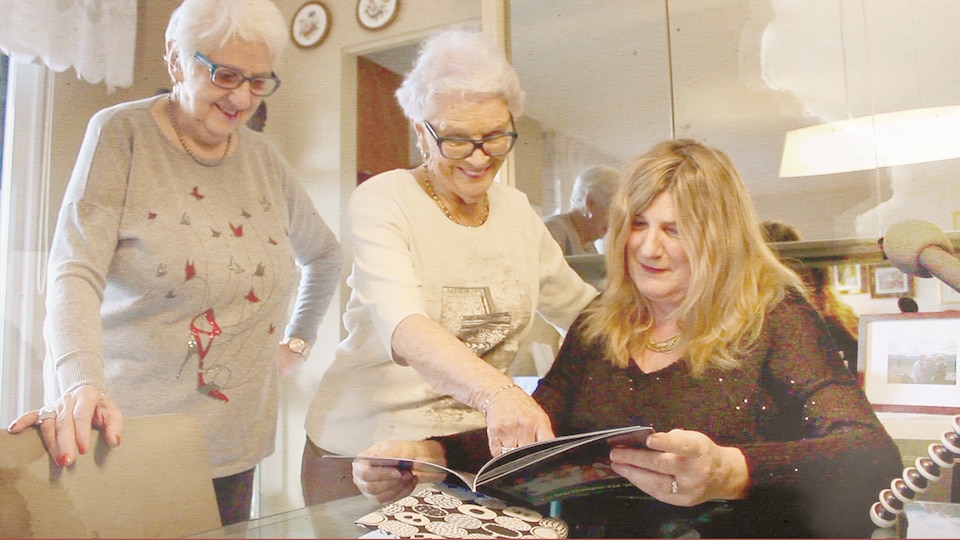 Adrianne Brasseur et Édith Désilet, atteinte d’Alzheimer, en compagnie de Marie-France Bazzo