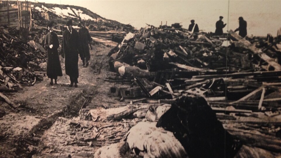 Photo exposée au Musée maritime de l'Atlantique montrant l'étendue des dégâts après l'explosion
