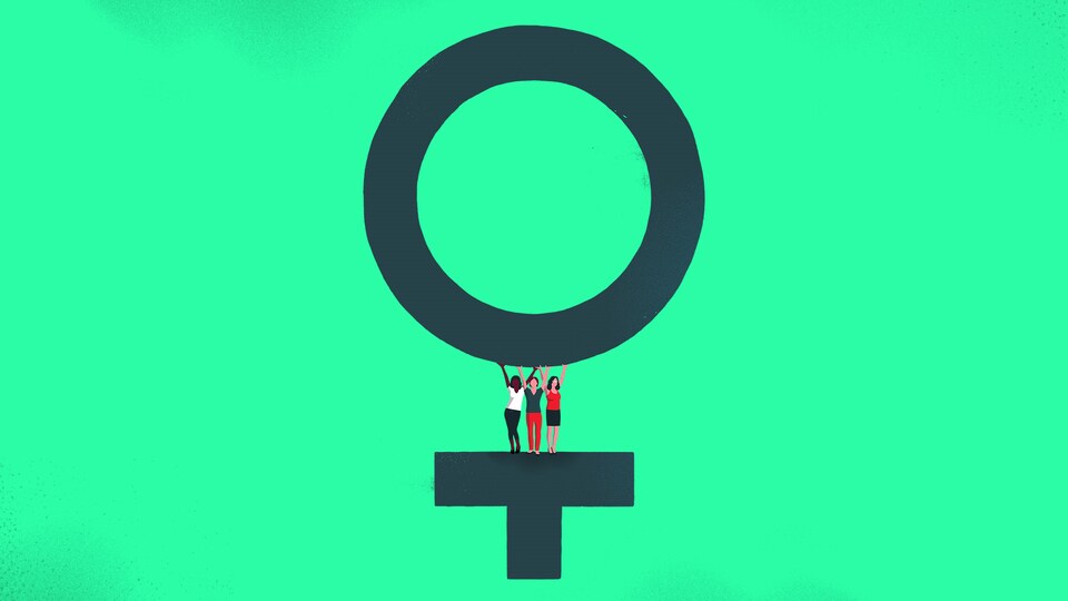 Des femmes soulevant un cercle formant le symbole du sexe féminin.