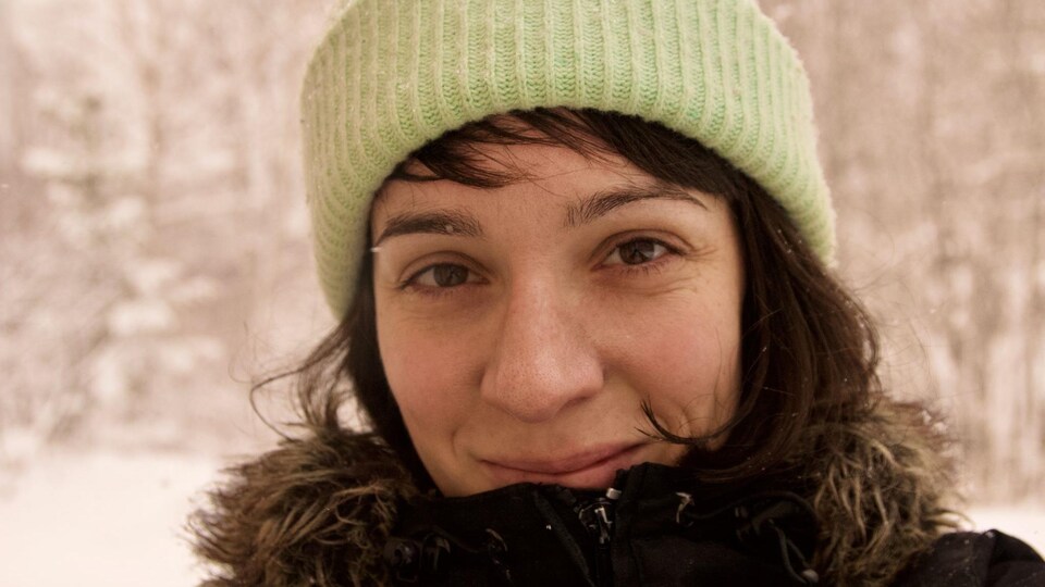 Priscilla Guy souriante.