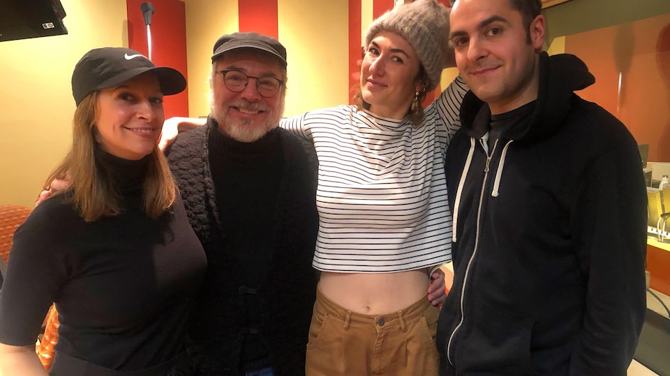 Marie-Soleil Michon, Christian Bégin, Karine Gonthier-Hyndman et Dumas dans le studio de Pouvez-vous répéter la question?