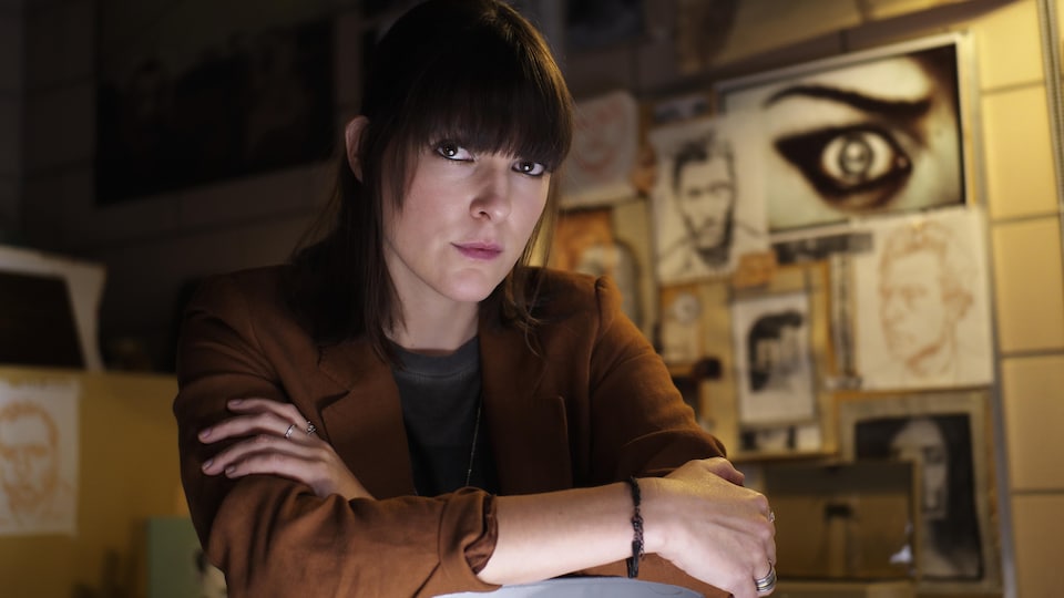 La comédienne Rachel Graton dans le rôle d'Ève Garance dans la série Portrait-robot.