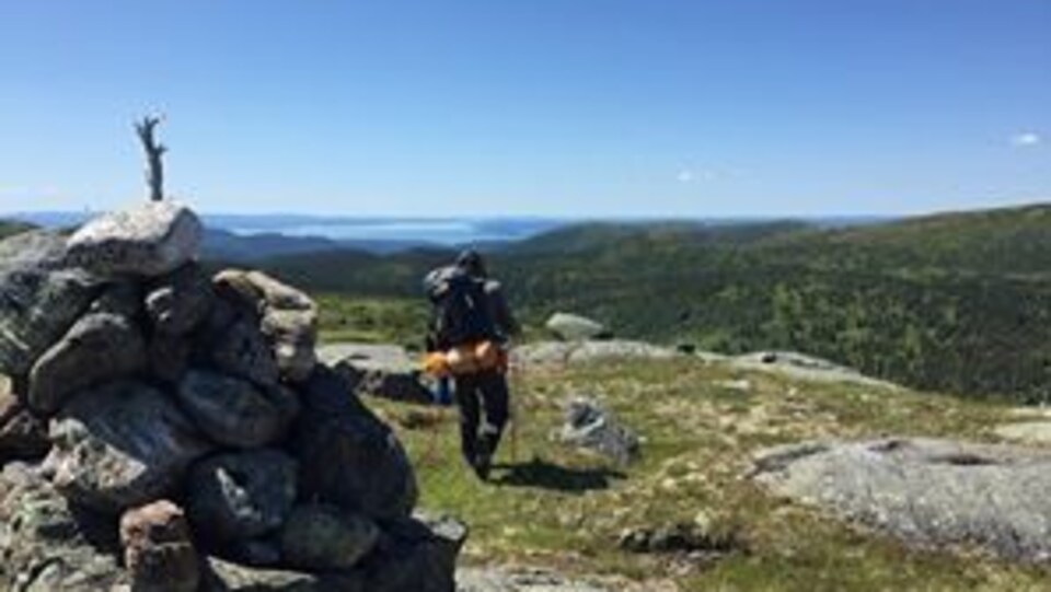 Randonneur dans les monts Groulx