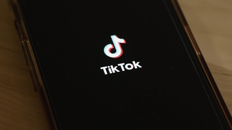 L'application TikTok sur un téléphone.