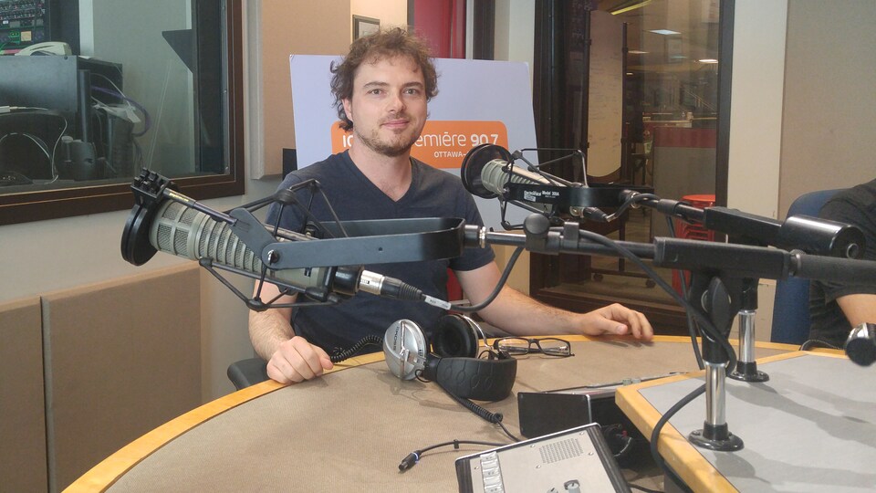 Le directeur général d'Écologie Ottawa, Robb Barnes, est en studio