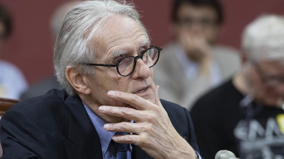 Gérard Bouchard témoigne devant une commission parlementaire sur le projet de loi 21.