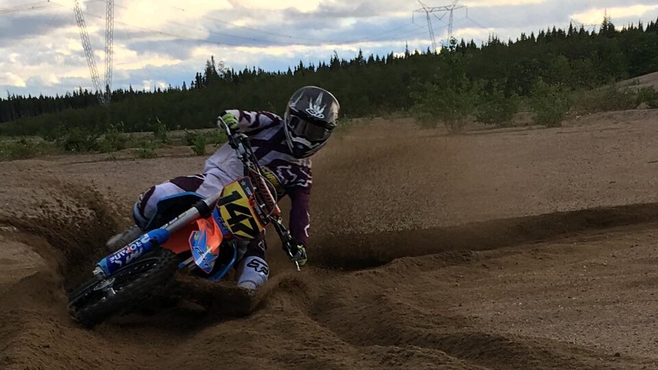 Samuel Power sur sa motocross