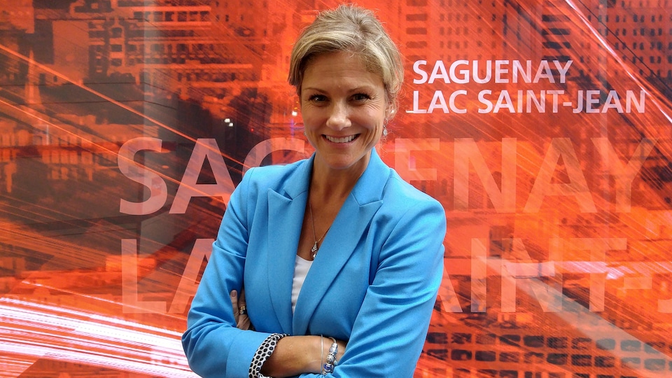 La vice-présidente exécutive et directrice générale de la Chambre de commerce et d’industrie Saguenay-Le Fjord, Sandra Rossignol, est souriante. 