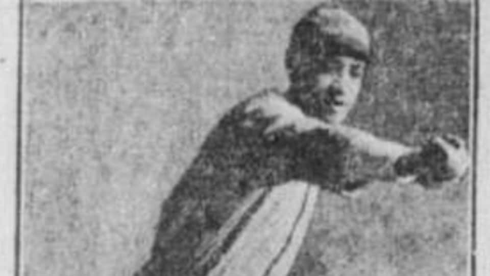 Une coupure de journaux des années 20 avec joueur de baseball afro-américain.