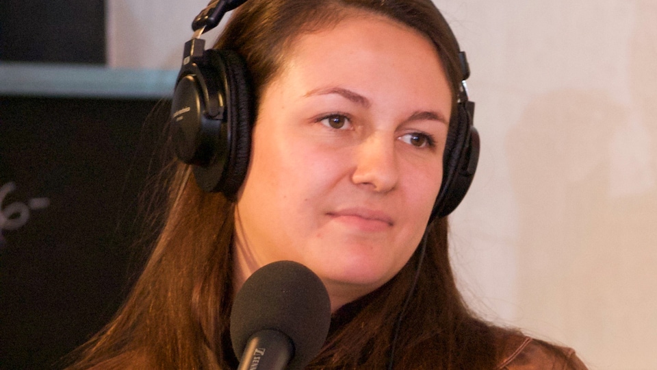 Sara Gaston, propriétaire du vignoble du Ruisseau en entrevue à On n'est pas sorti de l'auberge