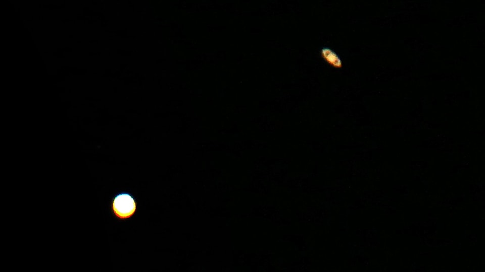 Les planètes Saturne et Jupiter s'alignent près l'une de l'autre dans le ciel du Koweït.