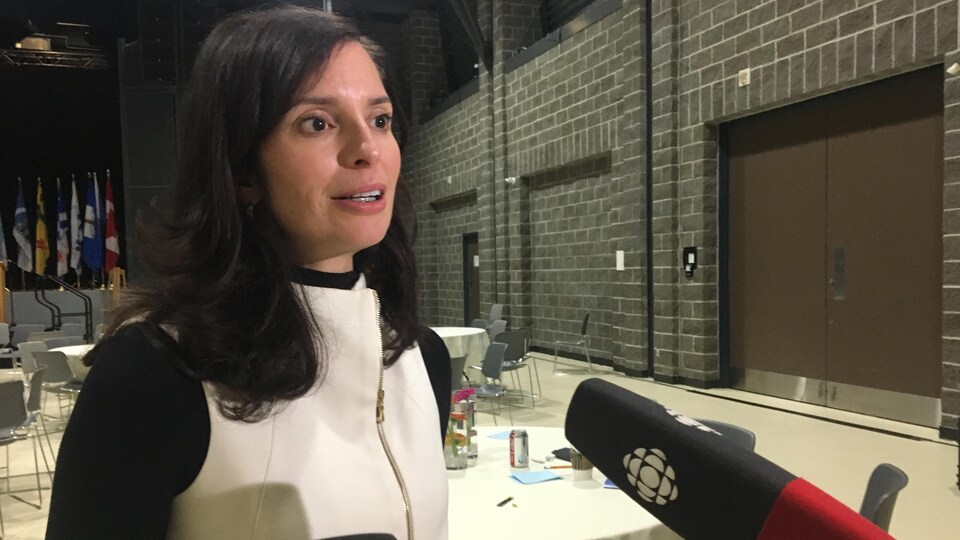 Sheila Risbud en entrevue.