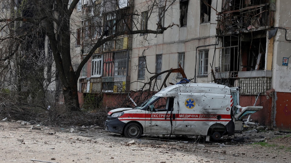 An ambulance and a building were damaged by Russian bombs.