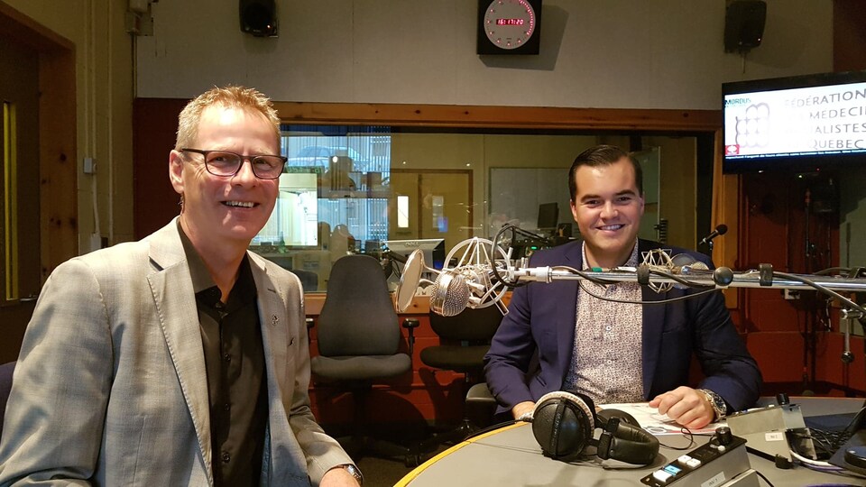 Simon Philibert, son mentoré et président directeur général des productions SMP et Pierre Roy, mentor dans le secteur de la Manicouagan et ancien président d’Imagexpert à Baie-Comeau