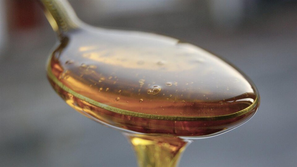 Une cuillère de sirop.