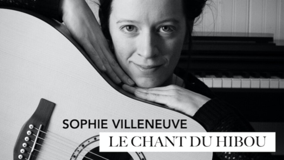 jeune dame entre guitare et piano