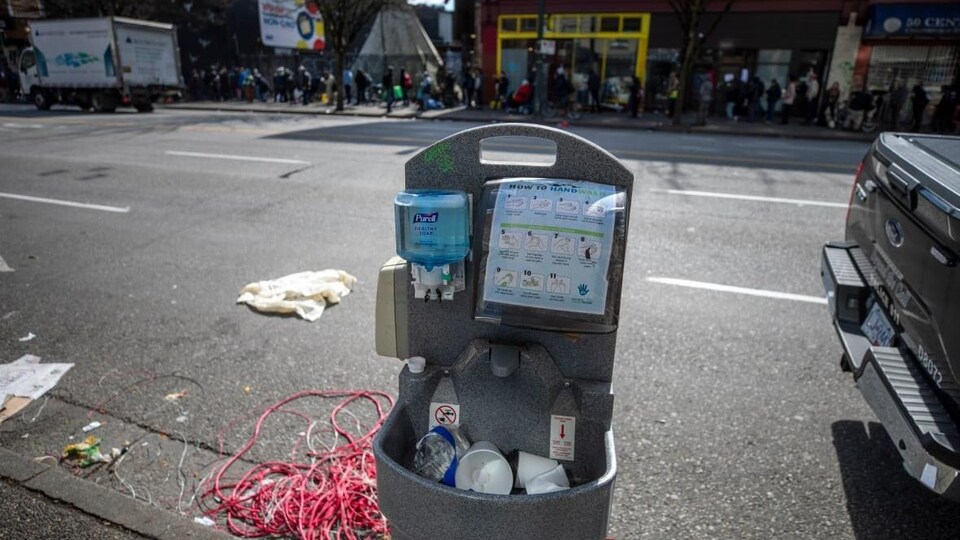 Une station d'assainissement dans une rue à Vancouver.