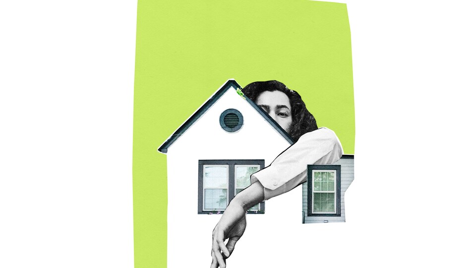 dessin d'une femme passant son bras autour d'une maison.