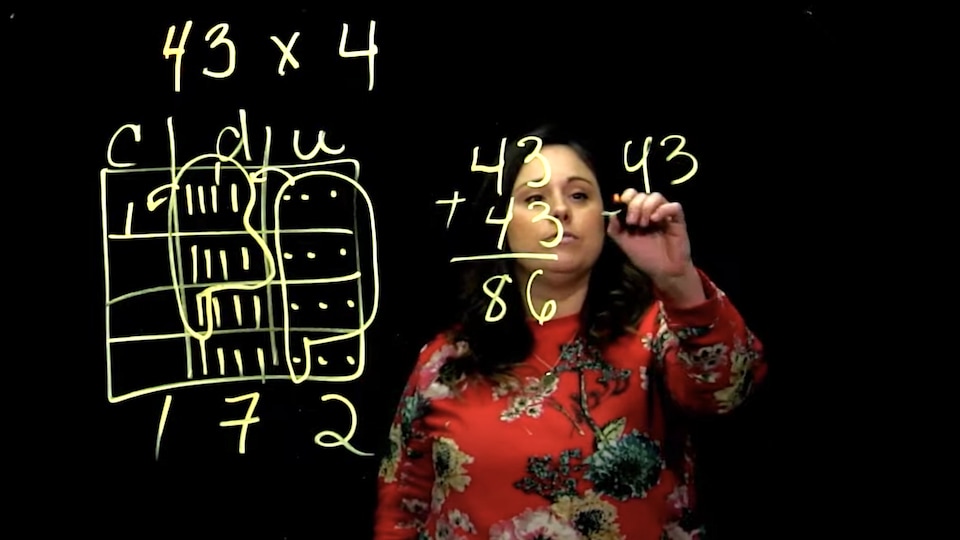 Marie-Ève Lévesque, enseignante d’une classe de 4e année, offre des cours en ligne.