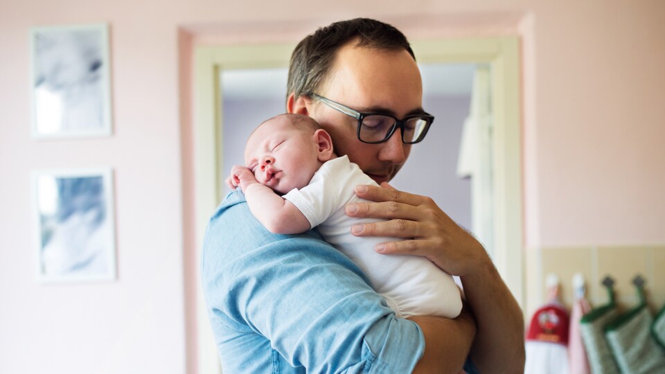 Un père et son bébé