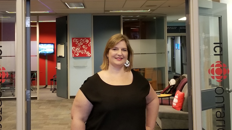 Valérie dans les locaux de Radio-Canada à Toronto