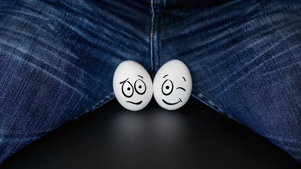 Représentation de deux œufs avec des dessins de visage dessus. Un sourit en faisant un clin d'œil pendant que l'autre semble inquiète.