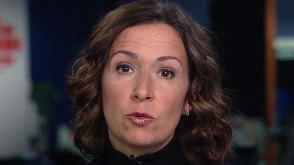 Véronique Proulx en entrevue sur le plateau du Téléjournal Montréal.