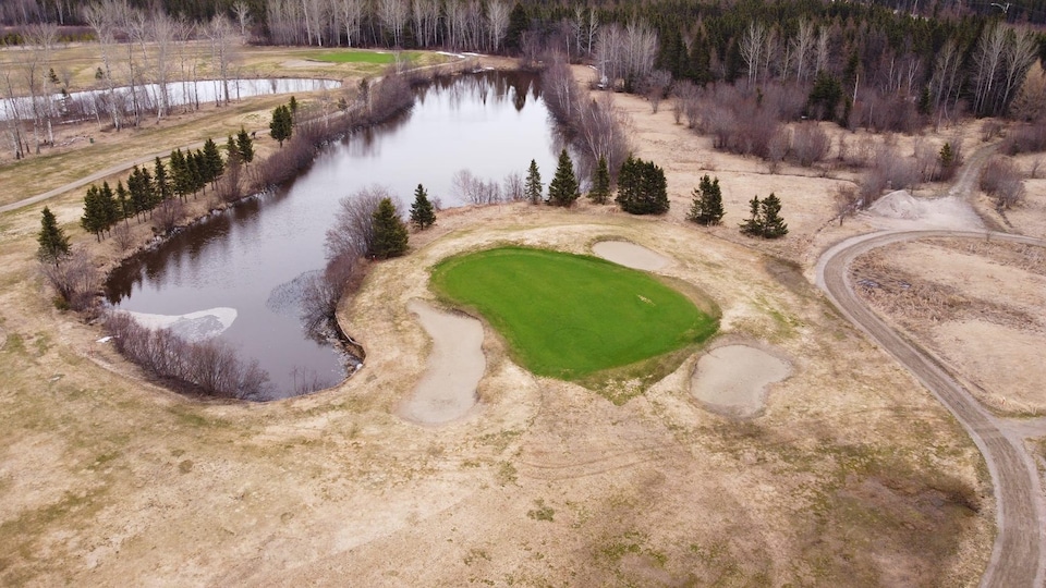 L’entretien des terrains de golf au Club de Golf