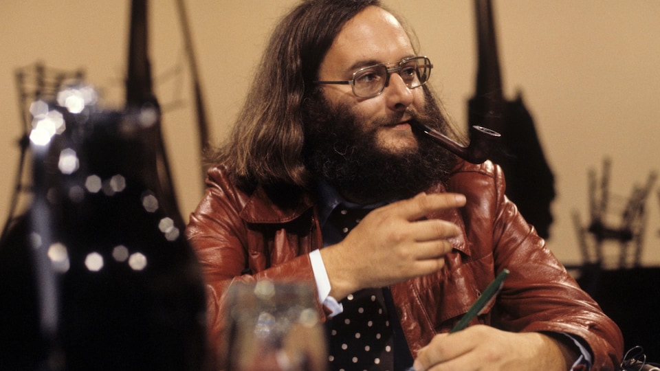Victor-Lévy Beaulieu dans un studio de Radio-Canada, le 1er septembre 1977