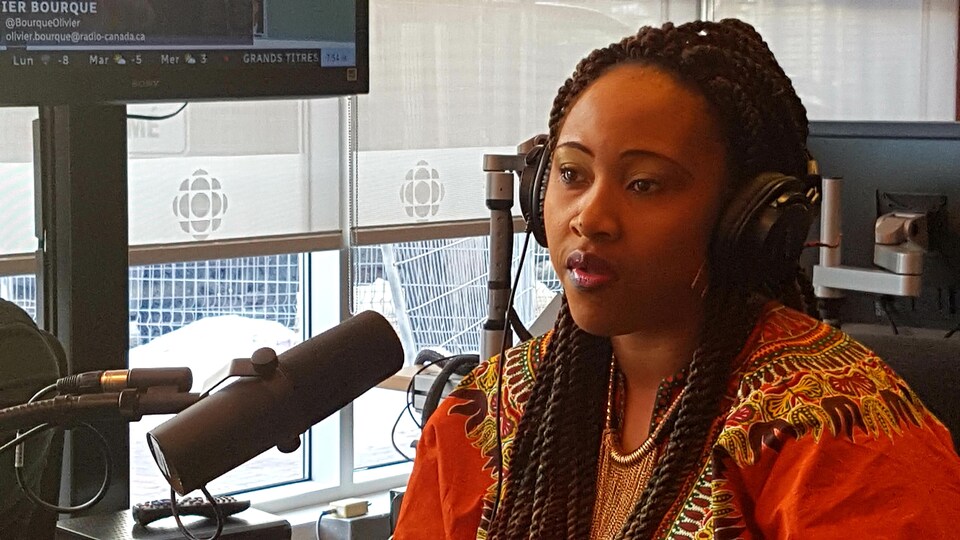 Viviane Oueko Kamga lors de son passage à nos studio de Matane.