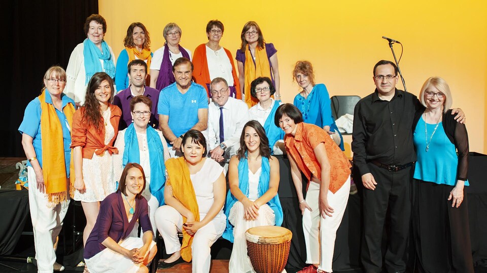 la chorale la Voix des Rocheuses sur scène