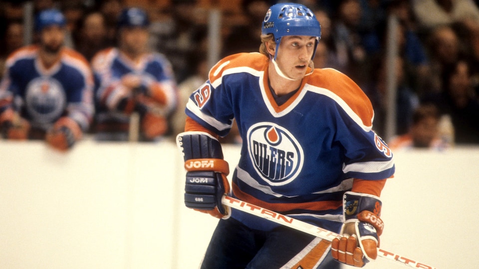 Wayne Gretzky en 1982, à l'époque où il jouait pour les Oilers d'Edmonton.