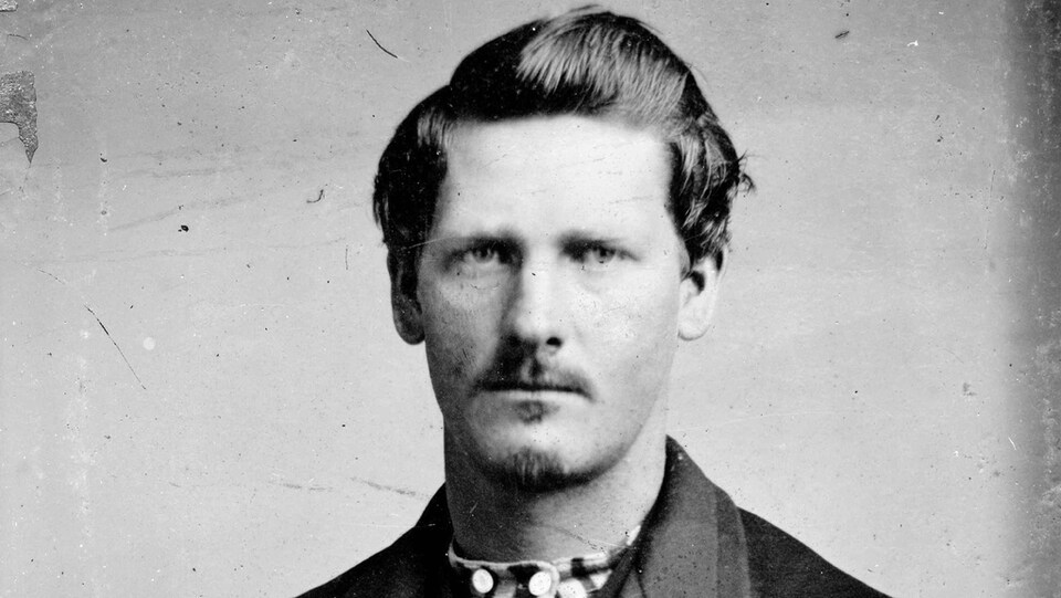 Photo d'archives en noir et blanc montrant le portrait d'un homme.