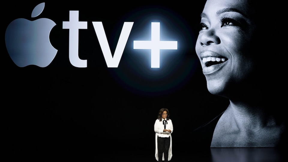 Oprah Winfrey prend la parole au théâtre Steve Jobs lors d’un lancement de produits Apple en mars 2019.