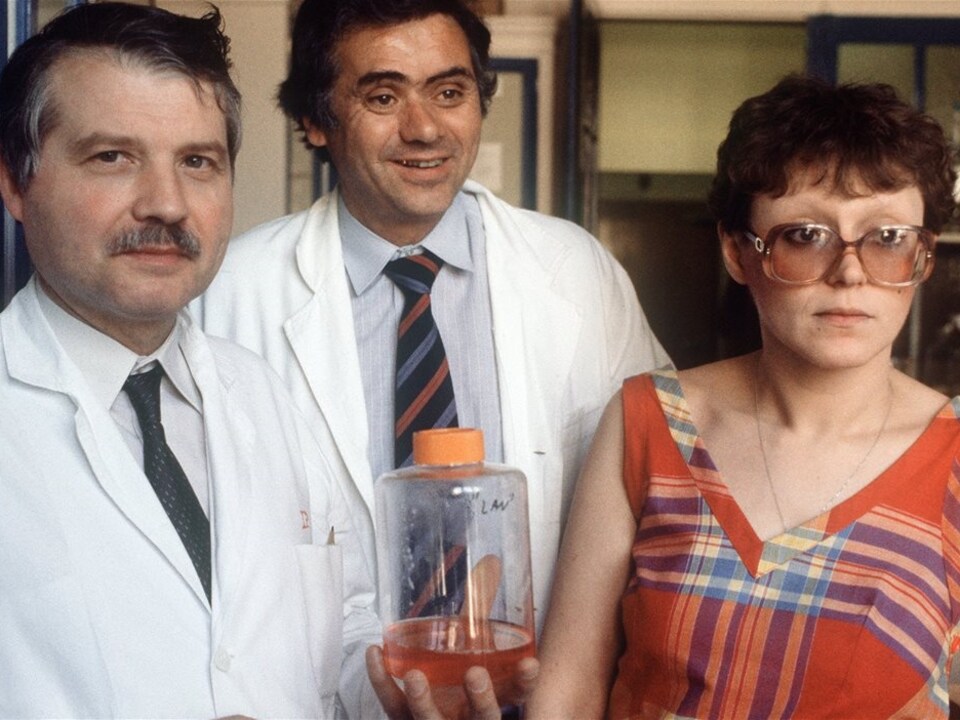 Luc Montagnier, Jean-Claude Chermann et Françoise Barre-Sinoussi, trois des scientifiques qui ont réussi à isoler le virus du sida.