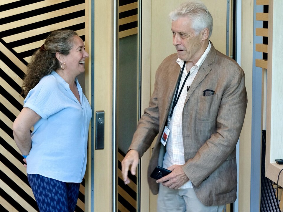 Ouverture d'émission avec Yves Desautels et ses précieux collaborateurs