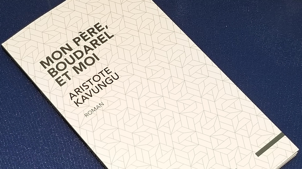 Couverture du roman d'Aristote Kavungu "Mon père, Boudarel et moi", paru aux éditions L'interligne dans la collection Vertiges